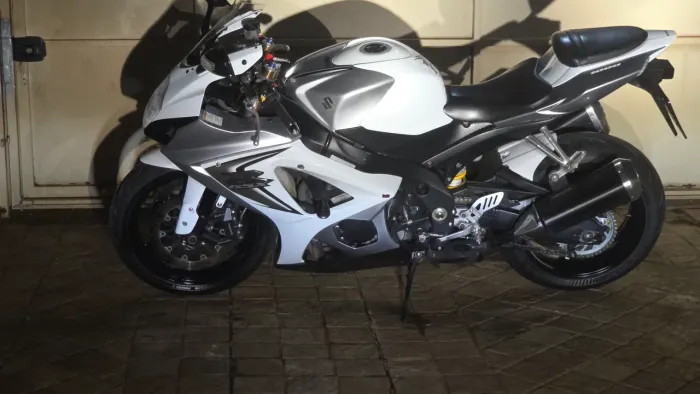 Suzuki 1000 gsr-r1000R srad