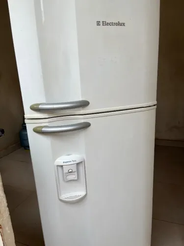 Geladeira com defeito