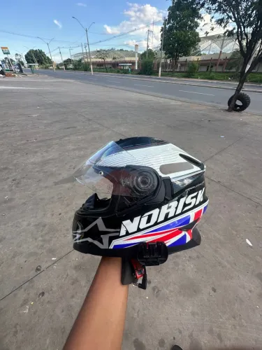 Vendo capacete da Inglaterra 750