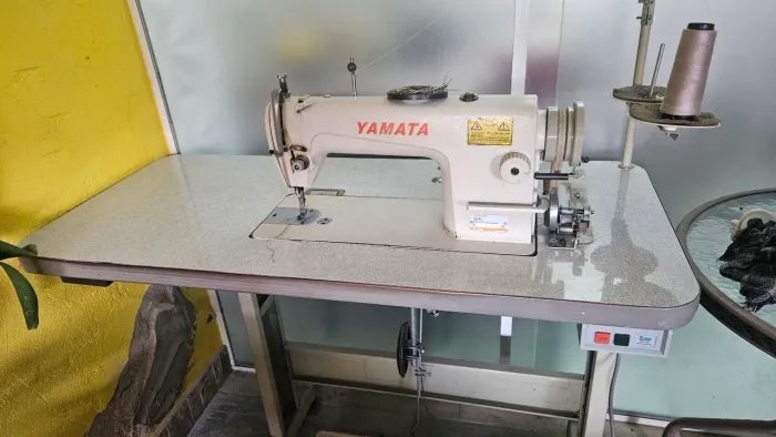 Vendo máquina de costura reta industrial Yamata