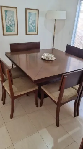 Mesa de 8 lugares linda