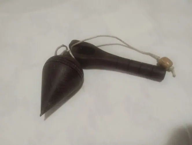 Antigo Pião de Madeira.