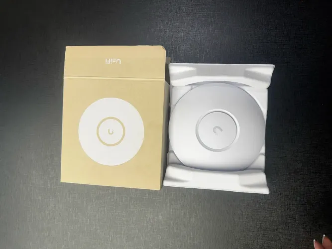 Ponto de acesso Ubiquiti UniFi U6+ (UniFi 6 Plus).NOVO
