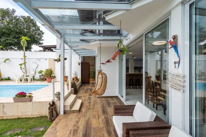 Casa no João Paulo com Quintal Arborizado, Piscina, Edícula e Ampla Área Gourmet.