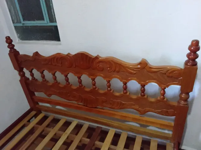 Cama king size estilo colonial cabeceira entalhada madeira maciça