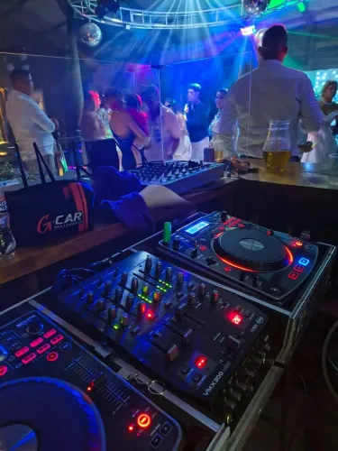 CDJ NUMARK 800 + MIXER BERINGER E CASE