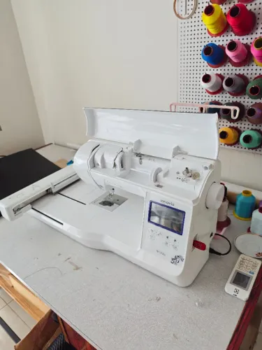 Máquina de bordar Brother BP1430L