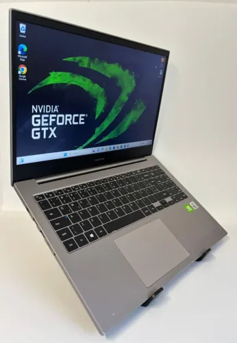 NOTEBOOK SAMSUNG | Processador Intel Core i7 10ª geração - 8GB de memória RAM - SSD 120GB.