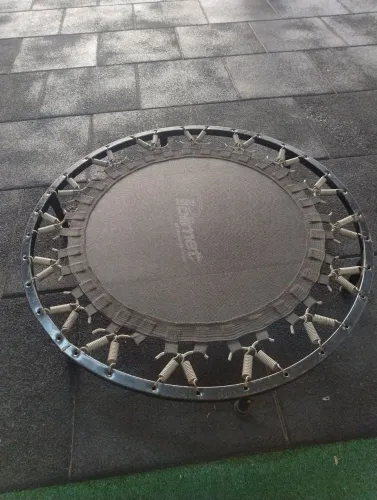Mini cama elástica/ trampolim 