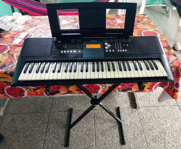 Teclado yamara psr E333