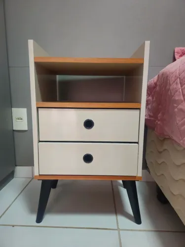 Mesinha de cabeceira