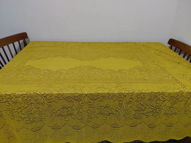 Toalha de Mesa Trabalhada Amarelo Ouro