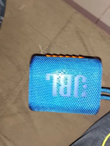 Um caixa JBL