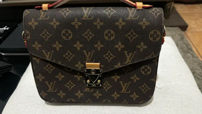 Bolsa inspiração Louis Vuitton