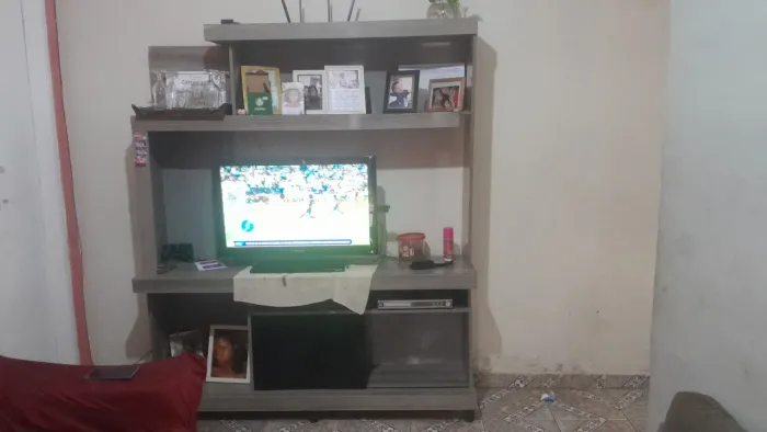 Estante  não inclui a TV 