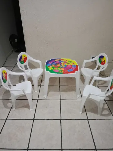 Vendo mesinha infantil