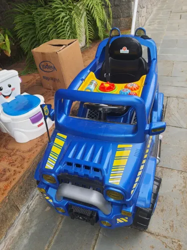 Carro de passeio infantil.. Policia