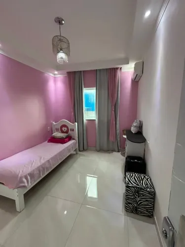 Linda casa de 4/4, sendo um com suite, área construída de 280m/2