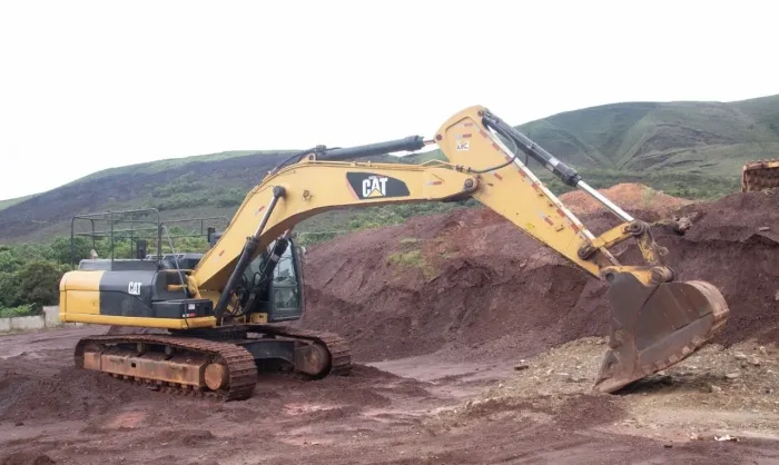Escavadeira Caterpillar 336 ano 2021 com 14.000 horas, em MG