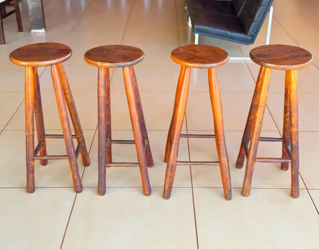 4 Banquetas de Madeira Maciça Rústicas