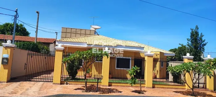 Casa à venda 3 Quartos, 1 Suite, 4 Vagas, 608M², Cidade Alta, Cuiabá - MT