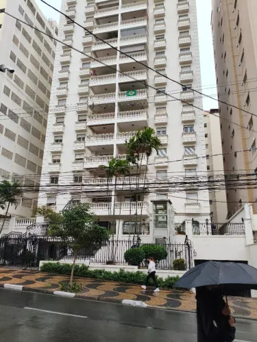 Apartamento àVenda no Cambuí à 50 metros do Centro de Convivência 