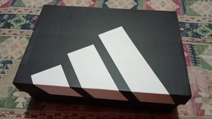 Vendo um tênis da Adidas novinho 