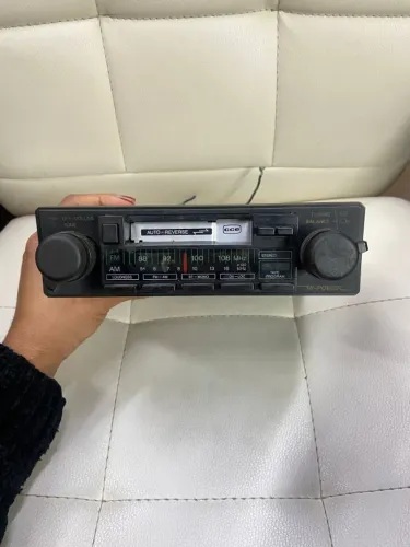 Rádio toca-fitas automotivo antigo da marca CCE DV0082