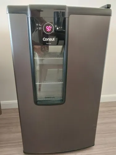 Cervejeira Frigobar Consul Titaniun 82L. 220 w 