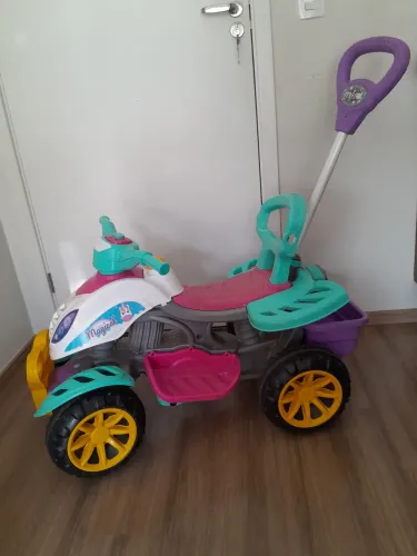 Motoca infantil bem conservada 