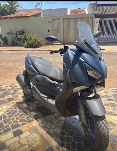 Moto xmax 250