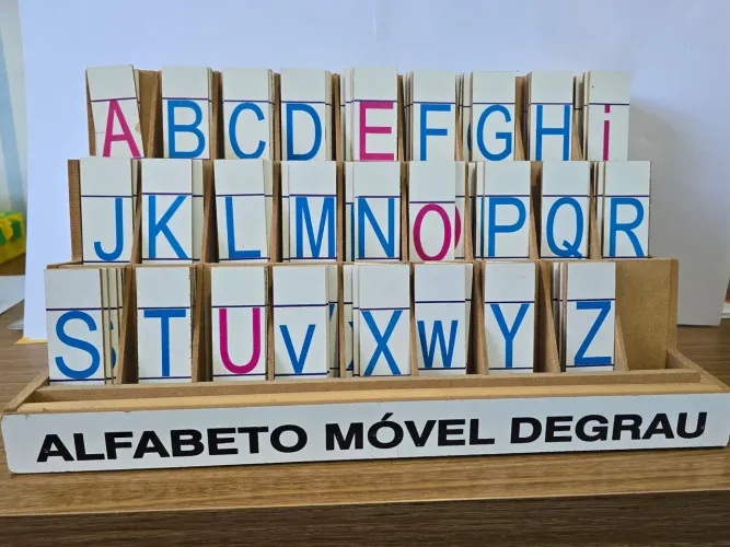 Alfabeto móvel degrau