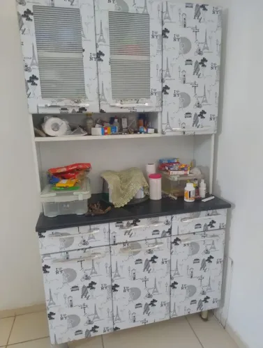VENDO UM ARMÁRIO DE AÇO ENVELOPADO 
