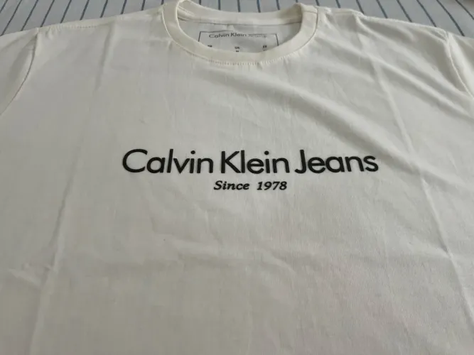 Camiseta Masculina Calvin Klein Jeans Off-White / Branca
