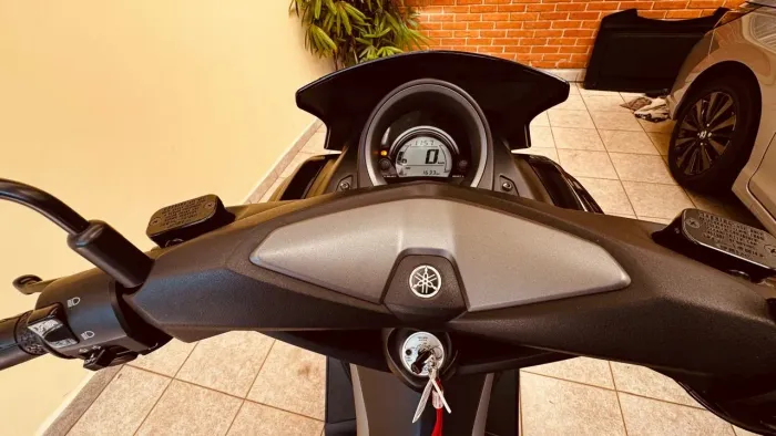 Moto scooter Yamaha nmax