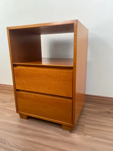 Criado mudo/ Mesa de cabeceira