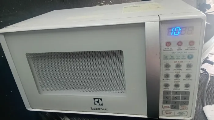 Micro-ondas 20 litros conservado 