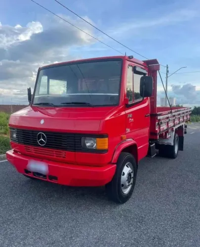 Vende-se Caminhão 710