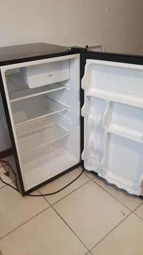 Frigobar Midea Compact 124 litros Black Edition