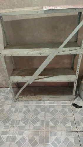 Estante de ferro