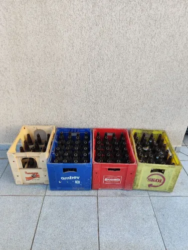 Lote com3 caixas de cerveja 600ml com 24 unidades vazias mais um de litrão