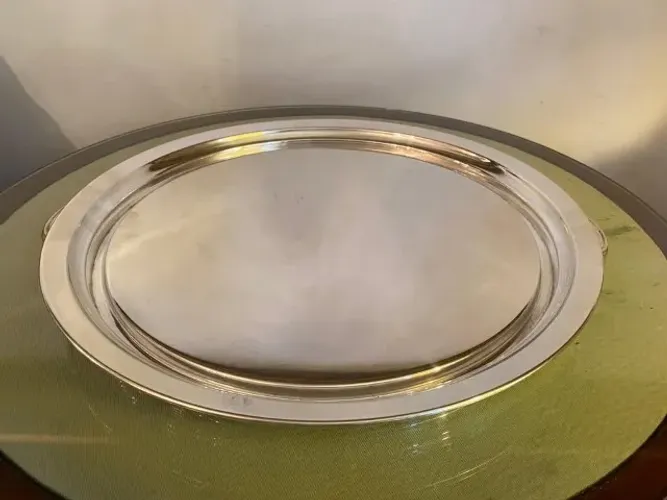 Bandeja circular em metal espessurada a prata