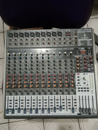 Mesa de som xenyx 2442 usb