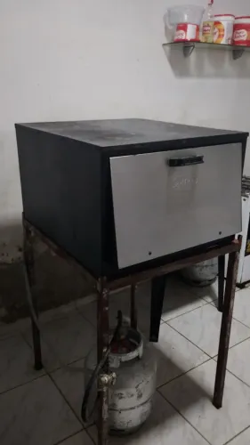 Forno a gaz cristal aço em perfeitas condições de uso, acompanha o suporte! 1000 reais!