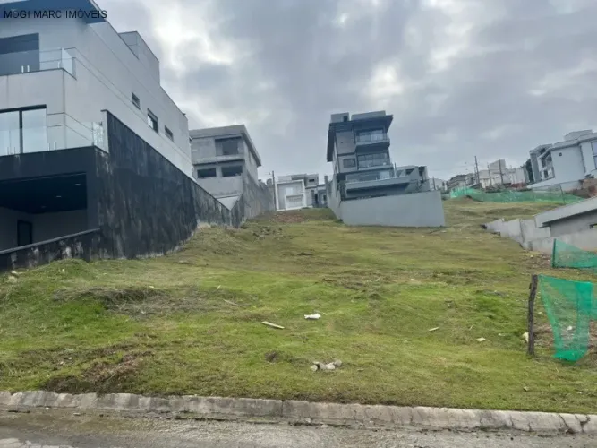 Terreno em Condomínio à Venda em Mogi das Cruzes-SP, Bairro Aruã - 370m² de Área