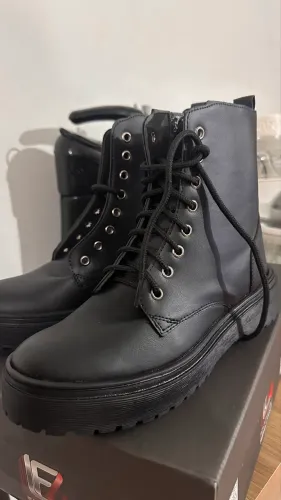 Bota Preta Coturno Tratorada Blogueira Amarração