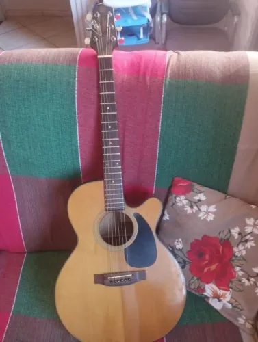 Violão Takamine