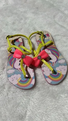 Sandália infantil Tam 31/32 nunca usada nova