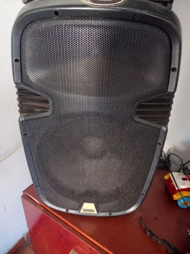 Caixa de som e amplificador