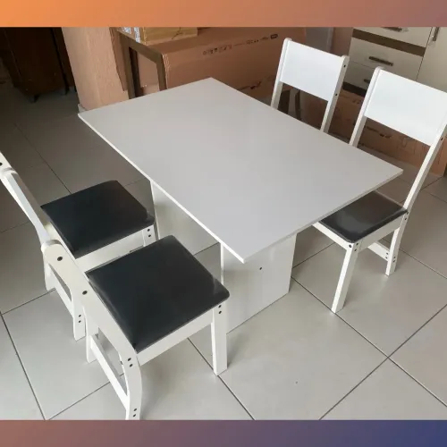 Mesa com 4 cadeiras - entregamos hoje
